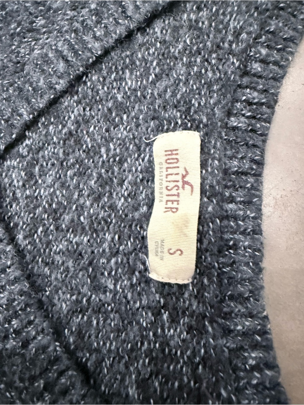 Hollister Women's Charcoal Heather V-Neck Sweater - Picture 4 of 4
